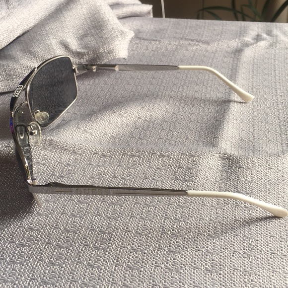 GUESS Mens Sunglasses Sil-3 GU6710 - Picture 5 of 10